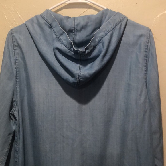 Zenergy by Chico’s comfortable denim look top. Size 1/size M - Picture 6 of 6